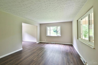 6037 Dunlap Rd, Cincinnati, OH 45252 - photo 7