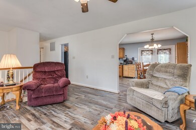 378 Willis Dr, Bunker Hill, WV 25413 - photo 4