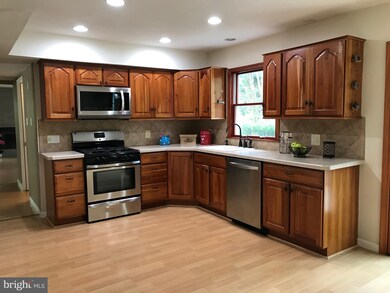 1445 Crofton Pkwy, Crofton, MD 21114 - photo 2