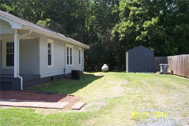 138 West St, Asheboro, NC 27205 - photo 2