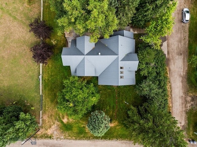 103 Tracy St, Gallatin Gateway, MT 59730 - photo 6