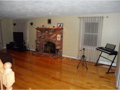 81 Poquanticut Ave, North Easton, MA 02356 - photo 3