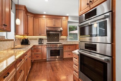 2054 Beacon St, Waban, MA 02468 - photo 4