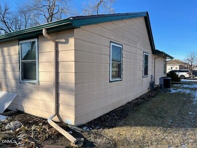 924 4th Ave NE, Jamestown, ND 58401 - photo 4