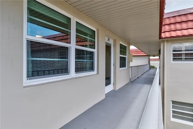 32 Pine Arbor Ln unit 205, Vero Beach, FL 32962 - photo 3