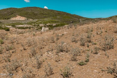 4_Land-Lot_high_3709332