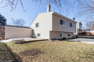 2803 Rolling Meadows Dr, Naperville, IL 60564 - photo 2