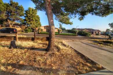 Paseo Redondo Frontyard