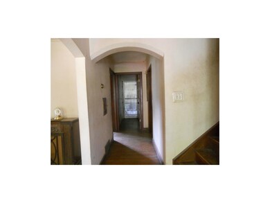 Note the archway in the center hall leading to the
