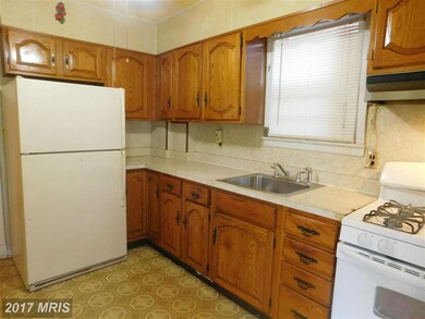 3810 Flowerton Rd, Baltimore, MD 21229 - photo 5