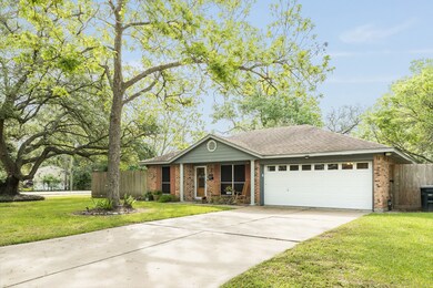 1705 Sherwood Cir, Alvin, TX 77511 - photo 2