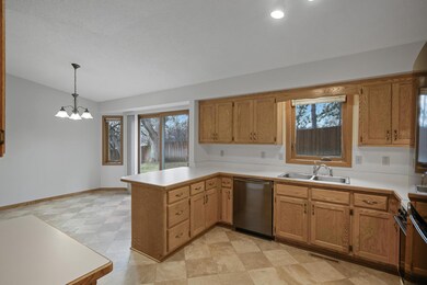 11189 69th Place N, Maple Grove, MN 55369 - photo 4
