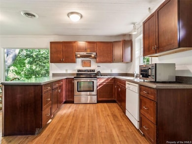 Spacious kitchen