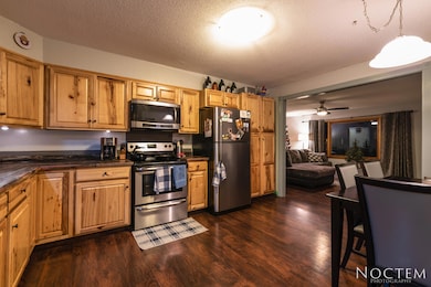 1110 N 1st St-15