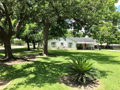 1513 11th St, Bay City, TX 77414 - photo 5