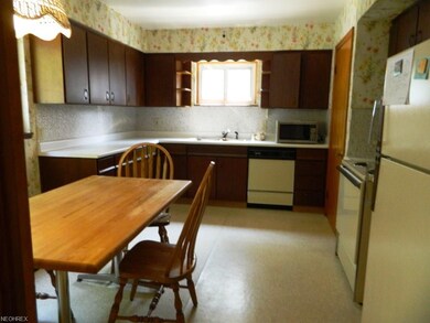 1945 Beverly Hills Dr unit D, Euclid, OH 44117 - photo 4