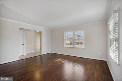 3202 Ravenscraig Ct, Herndon, VA 20171 - photo 5