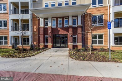 9430 Silver King Ct unit 201, Fairfax, VA 22031 - photo 2