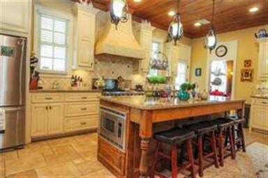 The kitchen is a chef's dream!