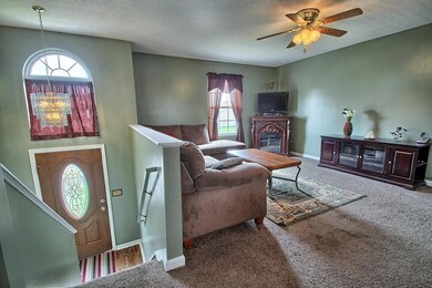 917 Harbinger Cir W, Columbus, OH 43213 - photo 3