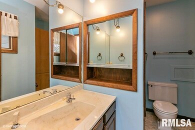 1916 Elmwood Dr, Bettendorf, IA 52722 - photo 7