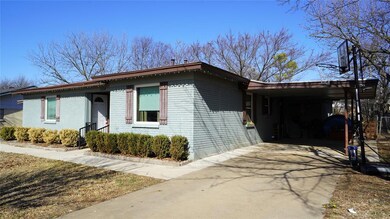 1304 Phillips St, Cleburne, TX 76033 - photo 4