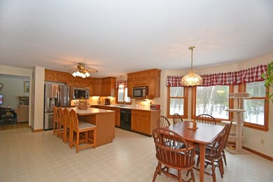 22 Dogwood Cir, Holden, MA 01520 - photo 2