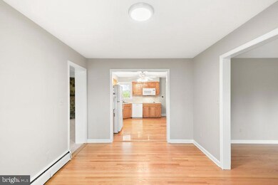 11309 Wacomor Dr, Germantown, MD 20876 - photo 7