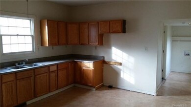 304 Newbern Ave, Statesville, NC 28677 - photo 4