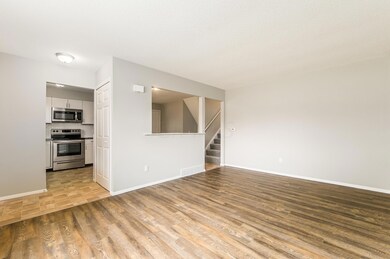 4807 Echomoore Dr, Columbus, OH 43231 - photo 5