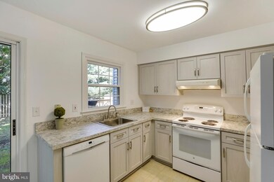 14036 Chestnut Ct, Laurel, MD 20707 - photo 4