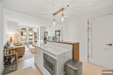 Maxwell Place unit 10G, Hoboken, NJ 07030 - photo 3