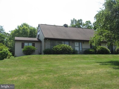 423 Douglass Dr, Douglassville, PA 19518 - photo 3