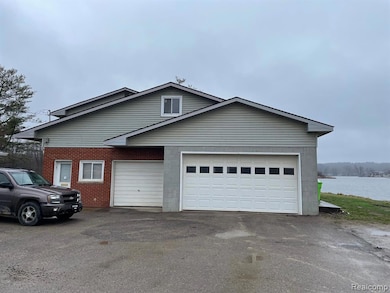 9470 Pontiac Lake Rd, White Lake, MI 48386 - photo 2