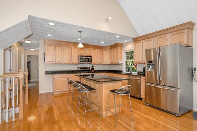 196 Shawsheen Ave, Wilmington, MA 01887 - photo 4