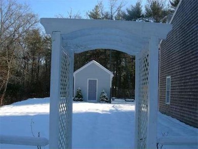 40 Fairway Dr, Bridgewater, MA 02324 - photo 4