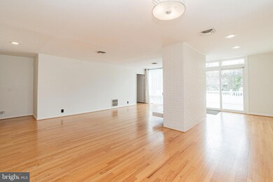 102 Greenmeadow Dr, Lutherville Timonium, MD 21093 - photo 2