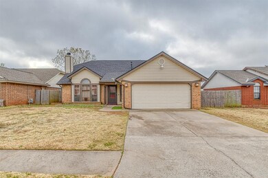 1216 NE 24th St, Moore, OK 73160 - photo 4