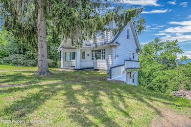 826 Moltke Ave, Scranton, PA 18505 - photo 2