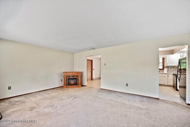 123 Jodi Dr, Stroudsburg, PA 18360 - photo 4