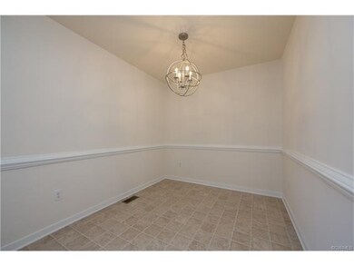 Eat-in kitchen/ dinning room