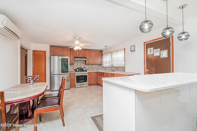 124 Dutchess Ave, Staten Island, NY 10304 - photo 6