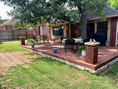 1304 Twisted Oaks Dr, Duncan, OK 73533 - photo 3