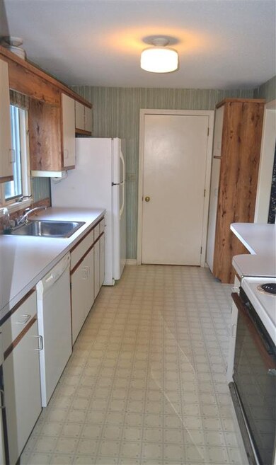 13 Winding Pond Rd unit 13, Londonderry, NH 03053 - photo 5