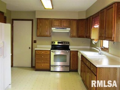 2319 W 60th Place, Davenport, IA 52806 - photo 7