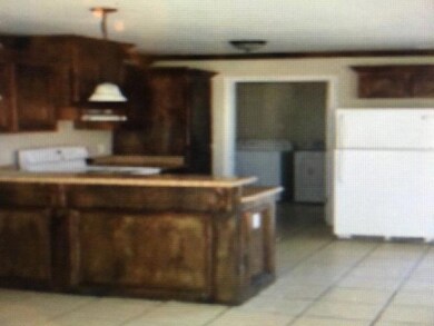 KITCHEN BAR