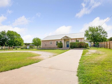 2809 Sky Harbour Dr, Granbury, TX 76049 - photo 4