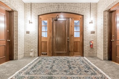 Common Entry Way to 15 Ciifford