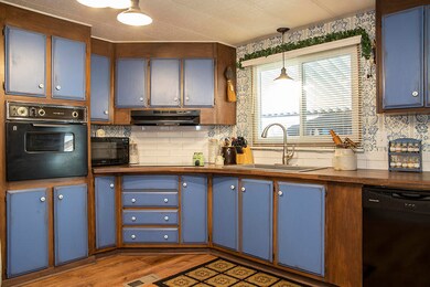 340 Beechwood Dr, Grants Pass, OR 97526 - photo 4