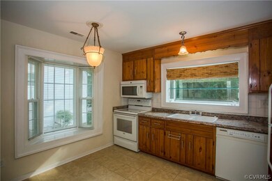 Eat-In Kitchen